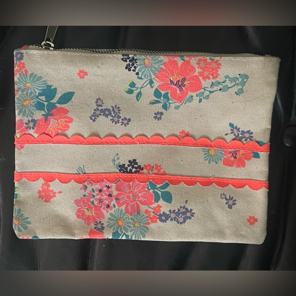 Floral Canvas Clutch with Zipper - Picture 2 of 7